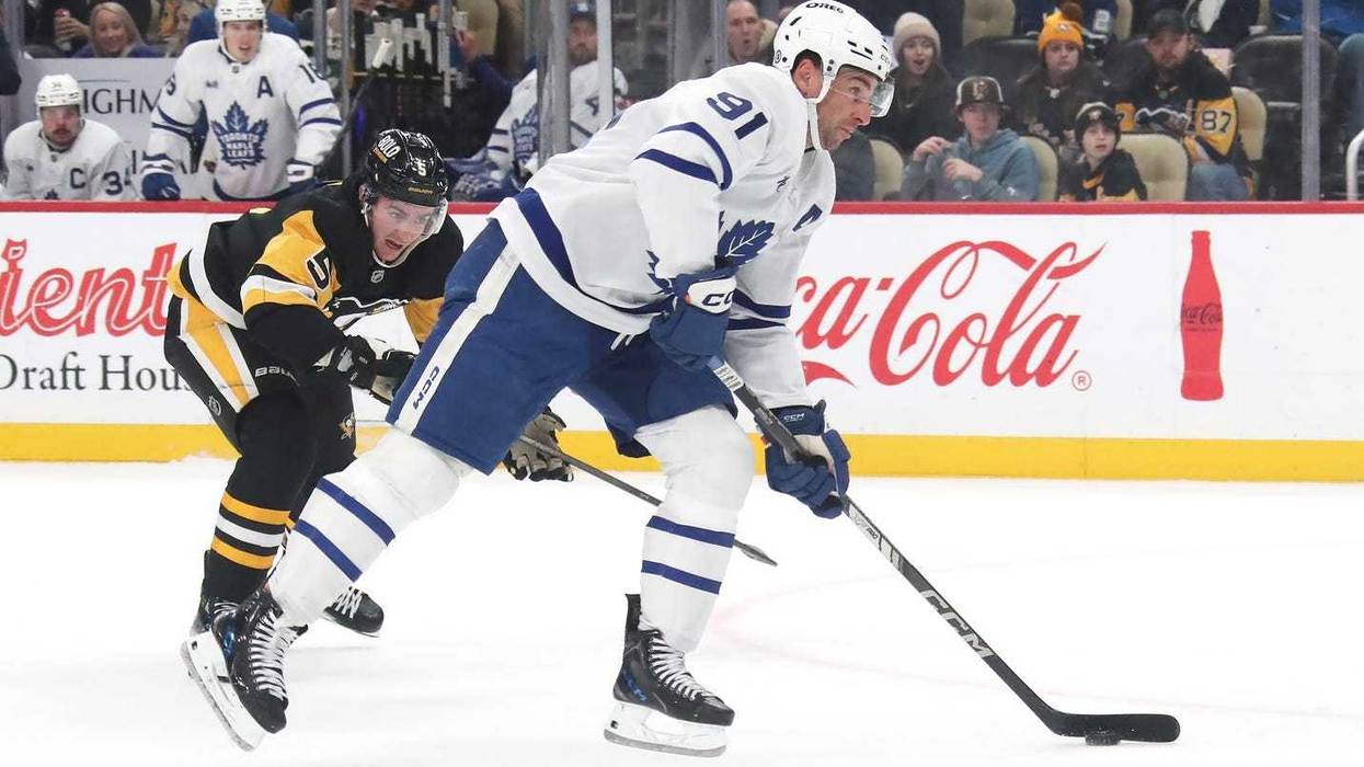 Tavares gets behind Pens for goal