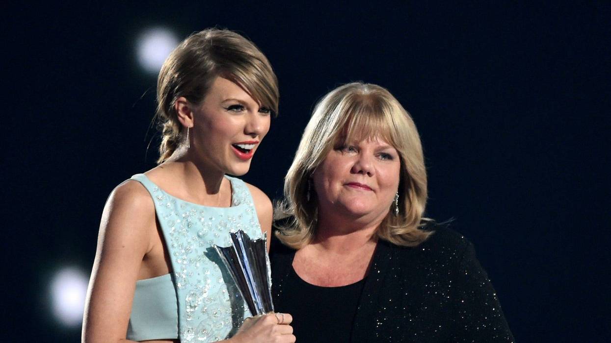 Taylor Swift and Andrea Swift