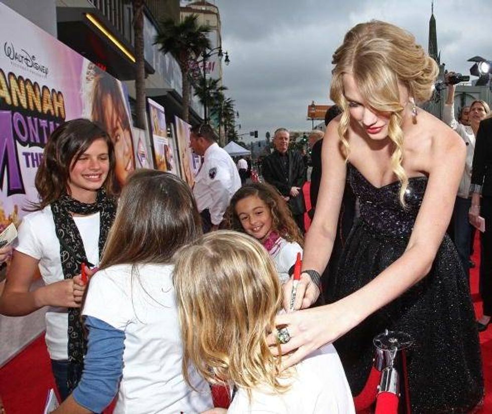 Taylor Swift signing an autograph