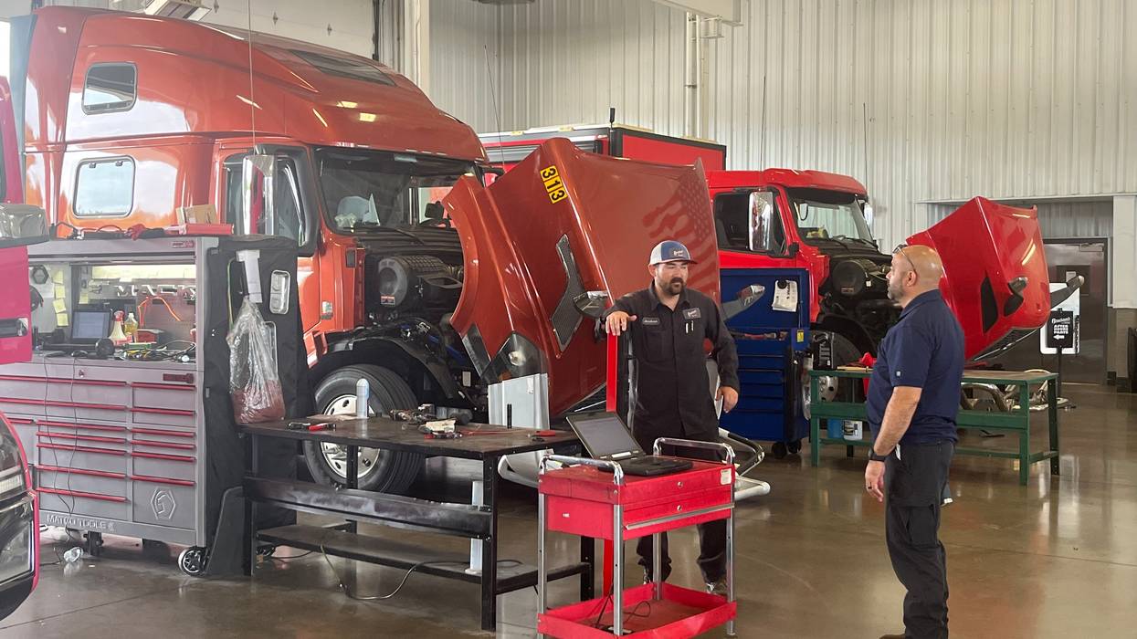 Texas truck technicians advance to world finals