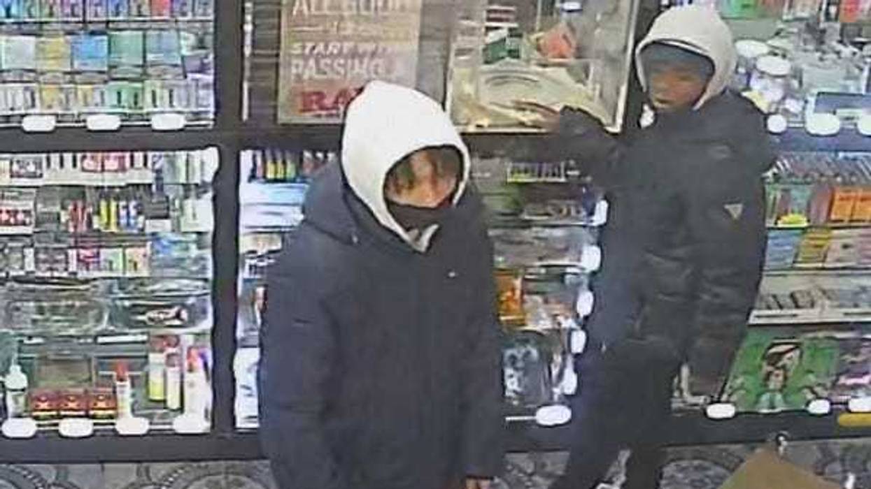Teens wanted for smash-and-grab robbery of Brooklyn smoke shop