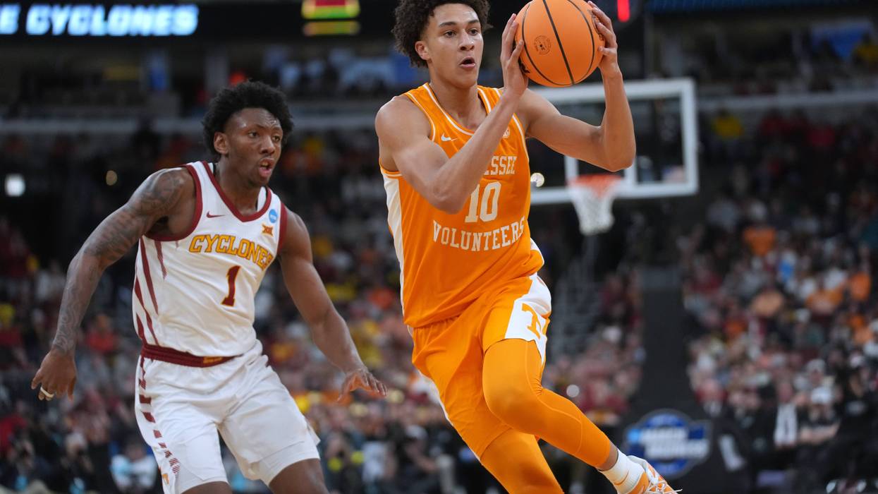 Ament scores 18 as Tennessee beats Iowa State 76-62 to advance to third straight Elite Eight