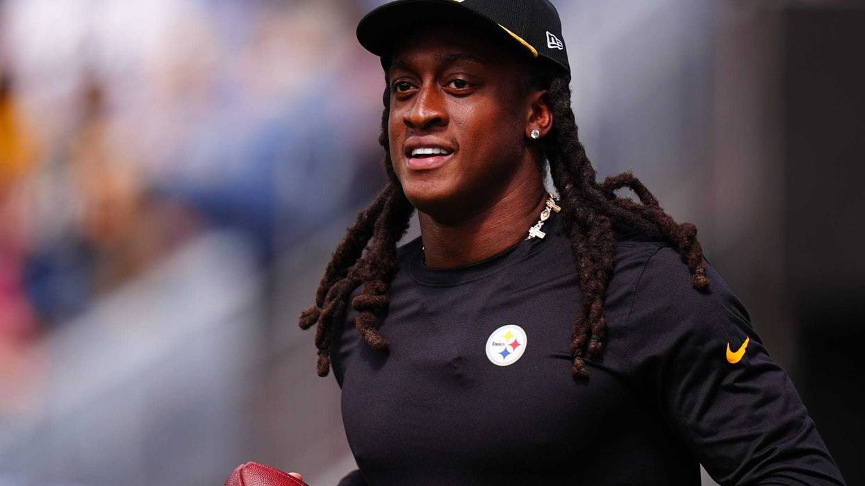 Terrell Edmunds in warmups