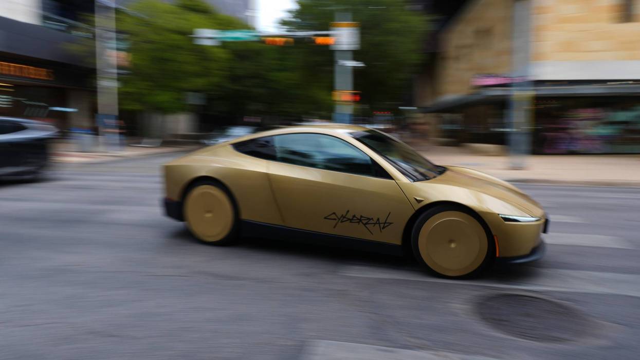 Tesla Cybercab 4958