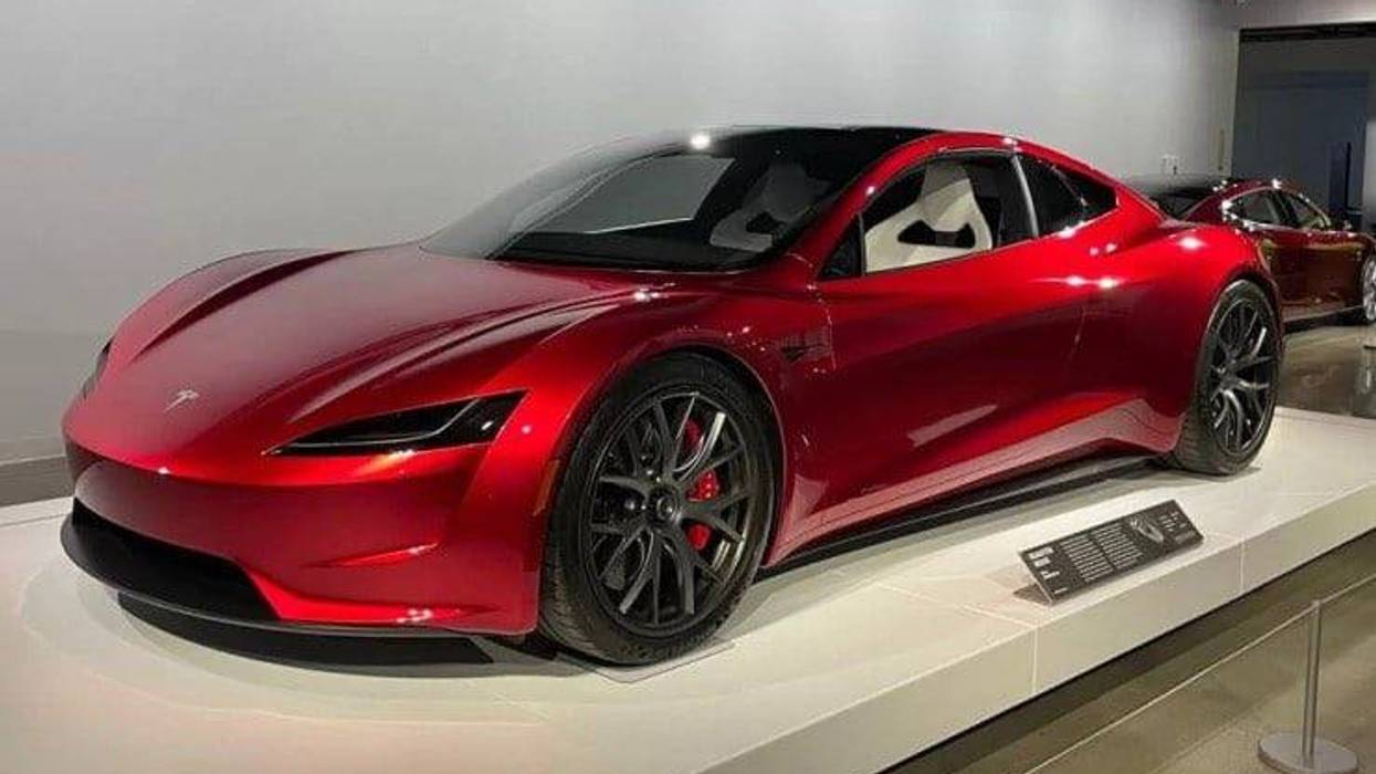 Tesla set to unveil long-delayed Roadster tonight in central Texas