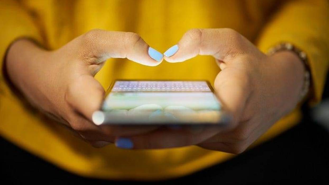 Texting hands