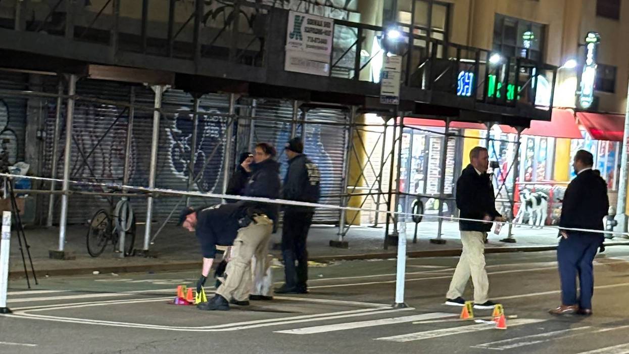Officer shoots knife-wielding man threatening store workers and cops in East Harlem: NYPD
