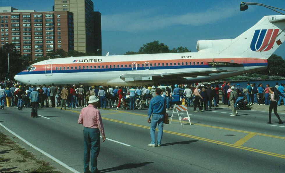 The 727 plane moved across Lake Shore Drive to reach MSI in 1993.