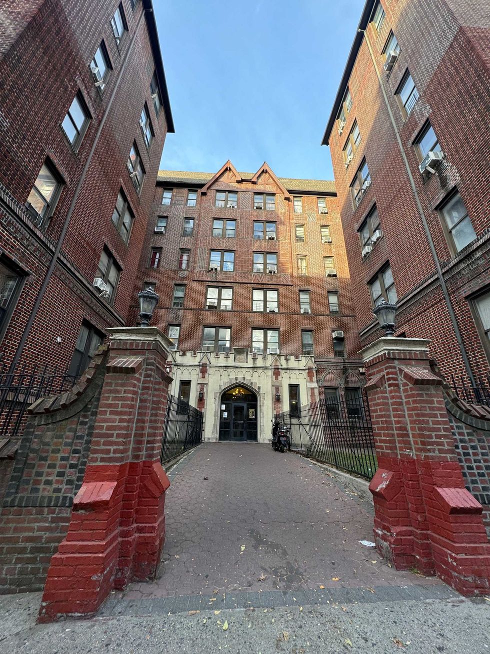 The attempted kidnapping of a young Jewish boy occurred in front of this building on Kingston Avenue in Crown Heights on Saturday afternoon.