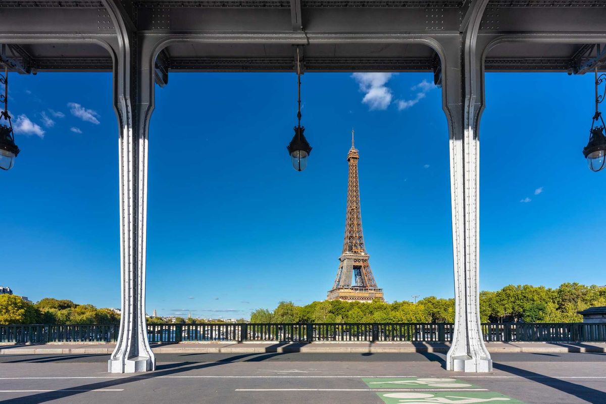 The Bir Hakeim bridge in France.