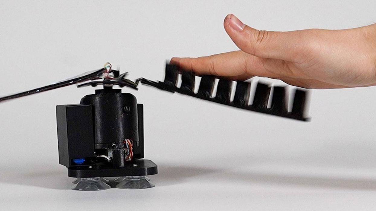 U Chicago scientist designs device that allows users to conjure up interactive screens on demand