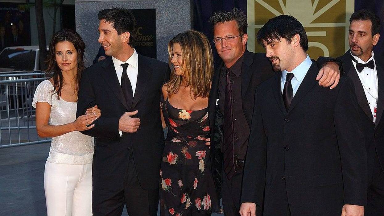 The cast of "Friends" (L to R) Courteney Cox Arquette, David Schwimmer, Jennifer Aniston, Matthew Perry and Matt LeBlanc arrive for NBC's 75th Anniversary Special May 5, 2002 at Rockefeller Center in New York City.