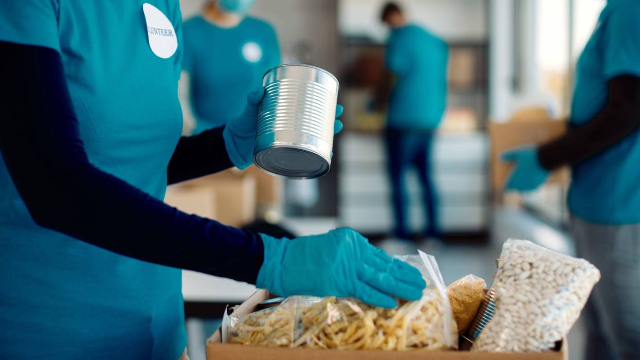 The Chapel of Libertyville hosts drive-thru food distribution event in North Chicago