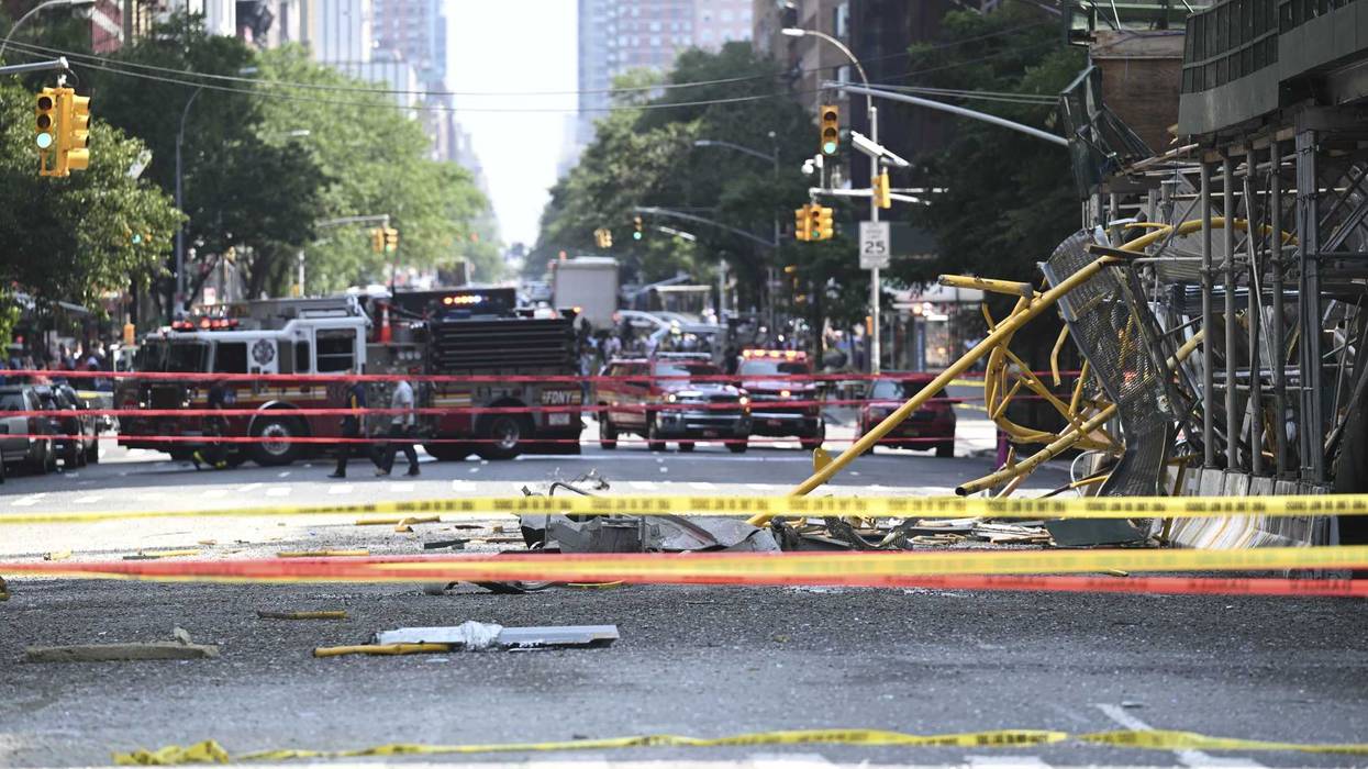 The crash of the falling debris was so violent that people felt their buildings shake