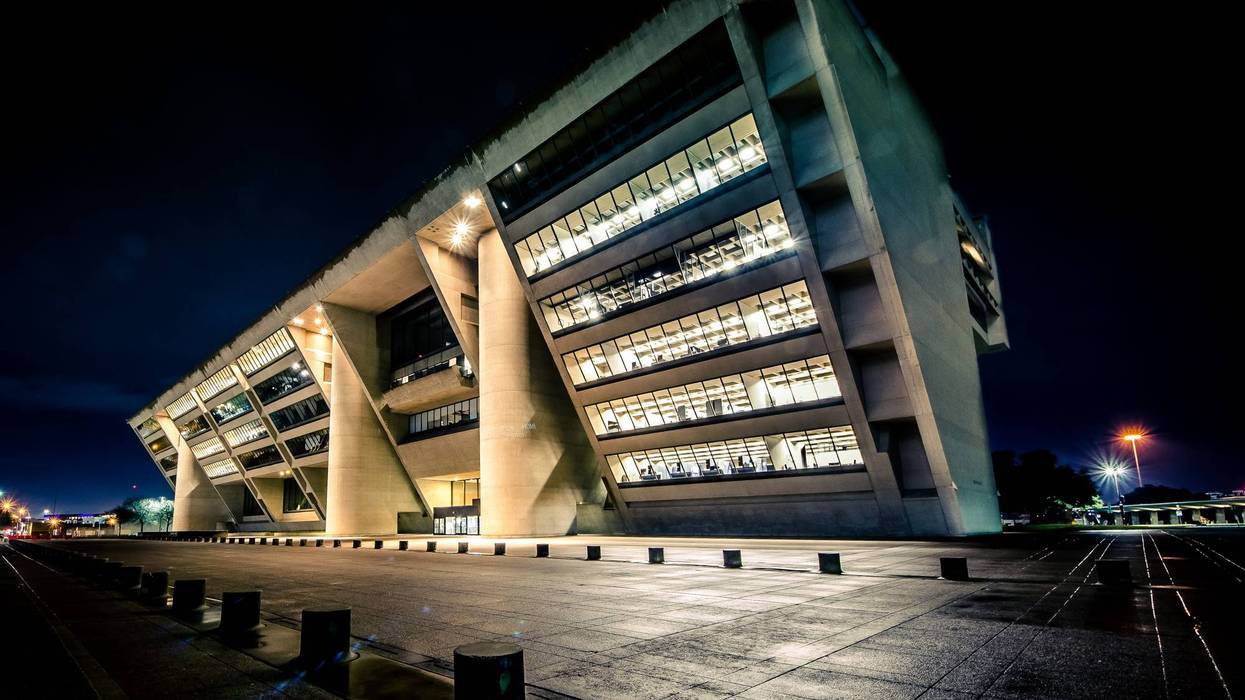 The Dallas City Council is divided over whether to repair or abandon the city’s aging City Hall building, as repair estimates climb to as much as $345 million.