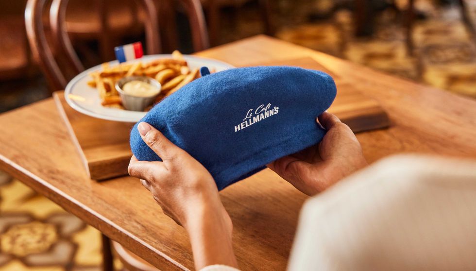 The first 300 guests inside Le Café Hellmann