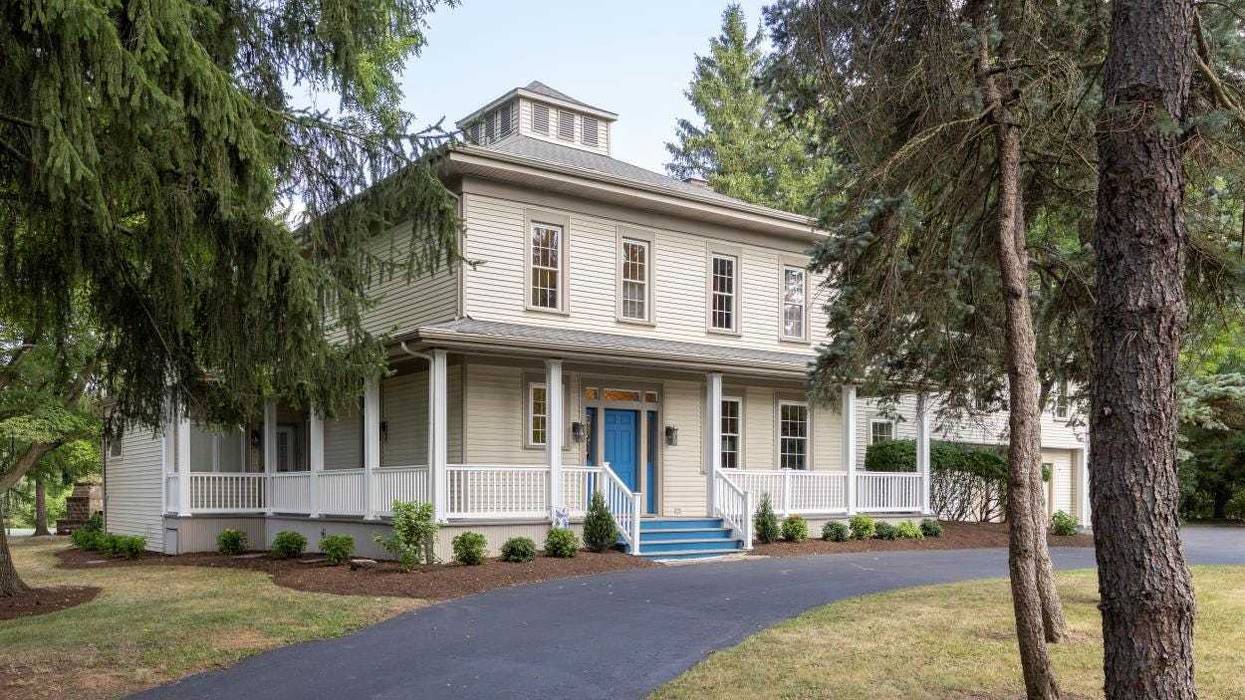 The former Meadowbrook CC Women's clubhouse is for sale