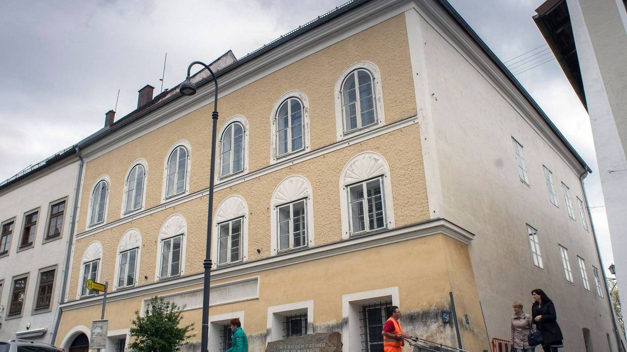 The house where Hitler was born will become police station.