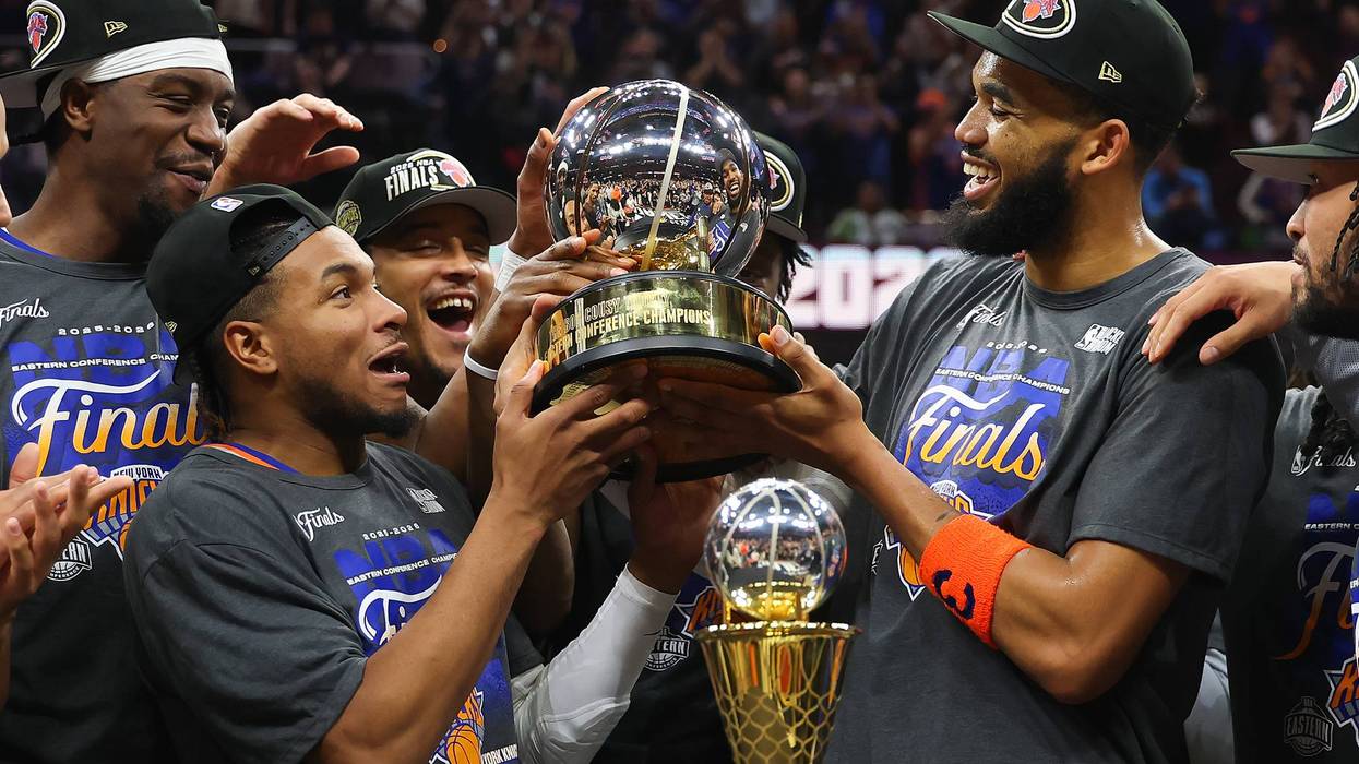 Knicks demolish Cavs to reach first NBA Finals since 1999