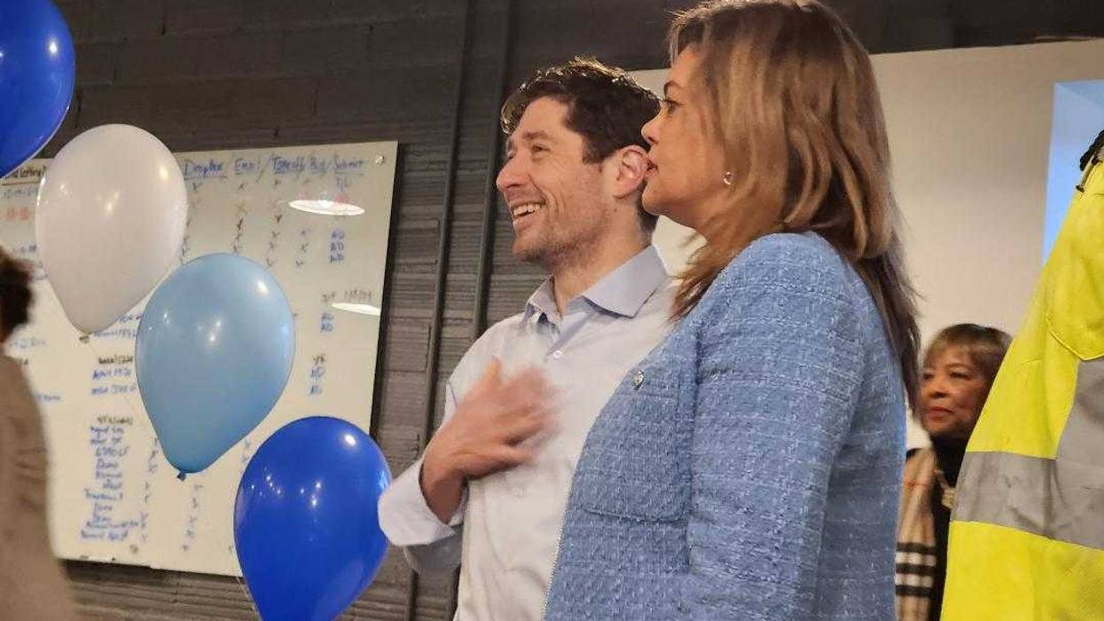 The mayor at North Loop minority-owned business