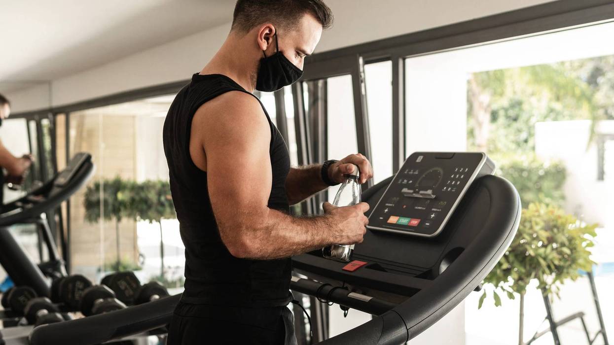 The new guidelines won’t affect restaurants or bars, but will instead focus on places where the people coming and going of up to 100 fully vaccinated people, such as offices and gyms.