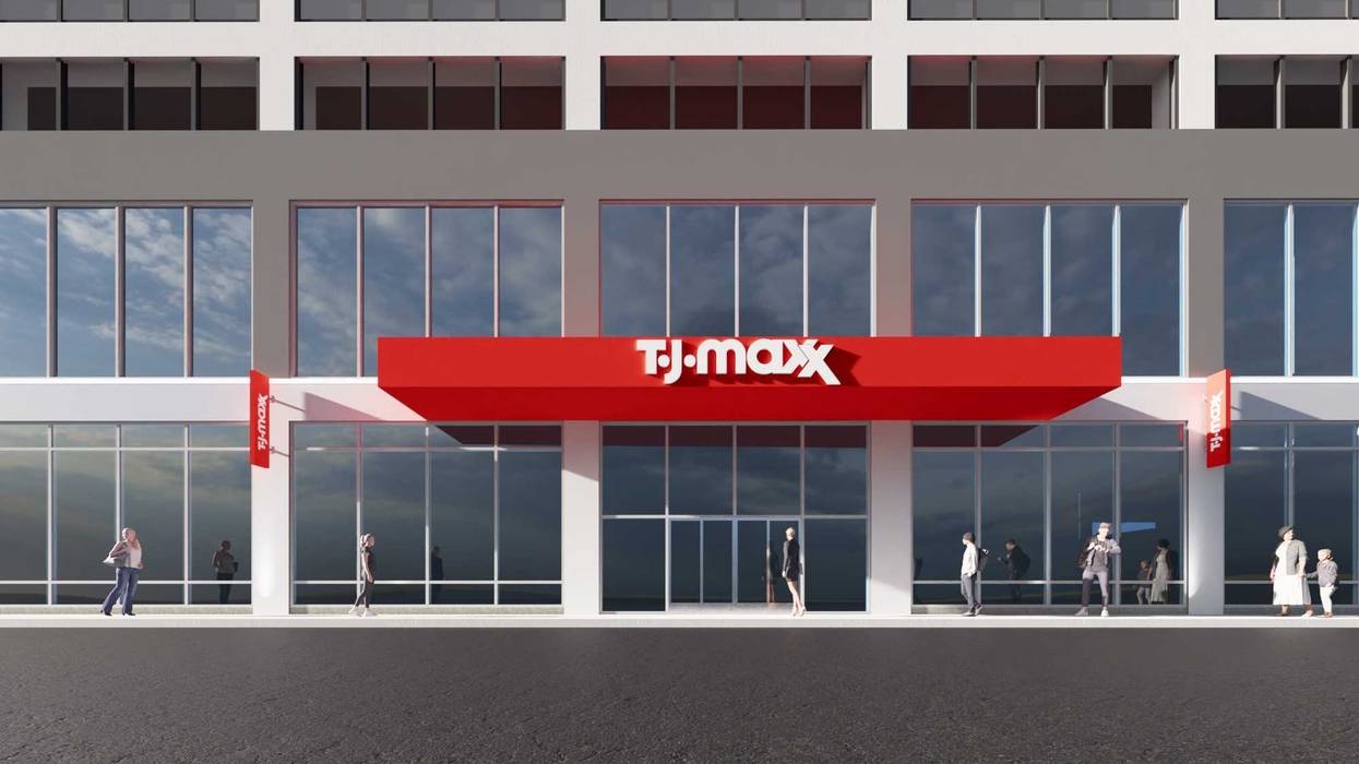 The off-price retailer signed a 10-year lease for the 26,000 square feet of space near the intersection of North and Sheffield Avenues.