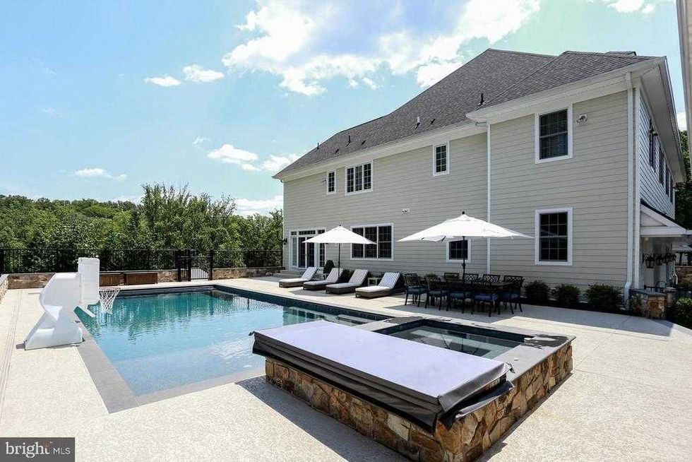 The pool and hot tub at Hamels