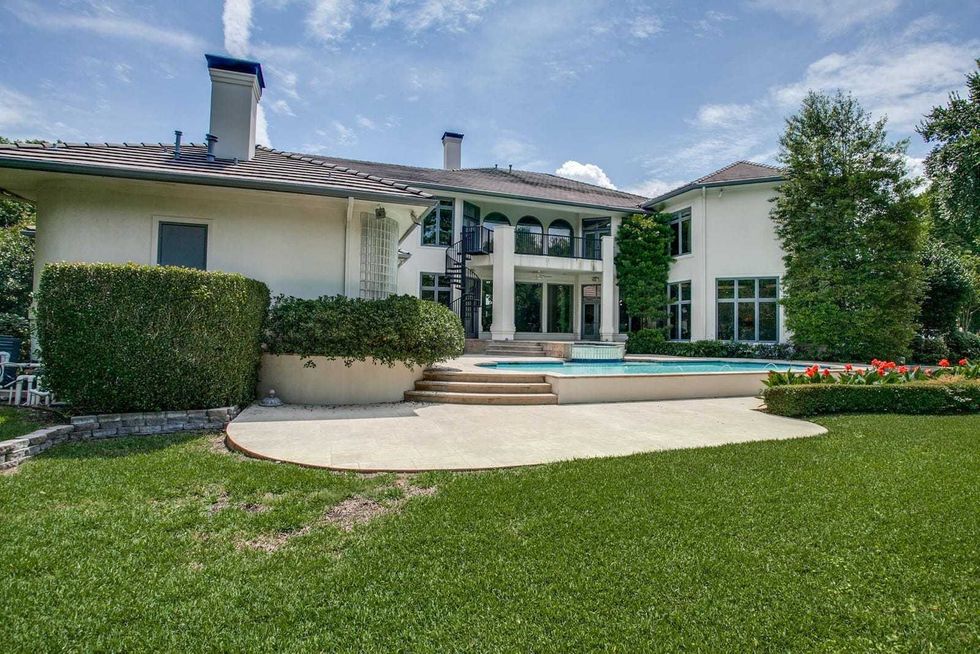 The pool at Emmitt Smith