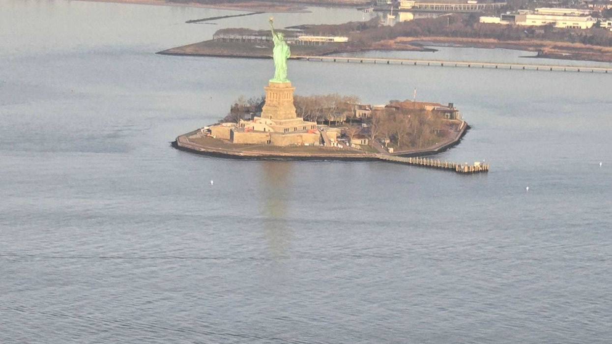 The supersonic jet was traveling by barge up the Hudson River