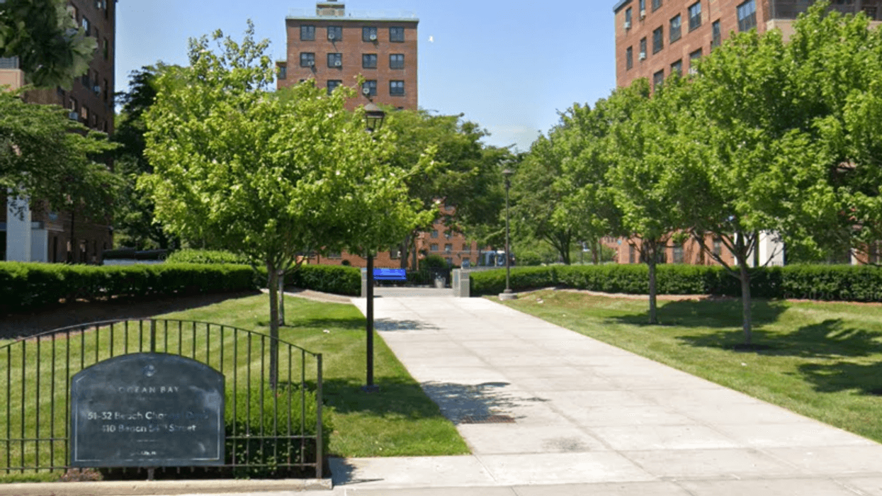 Boy, 14, shot and killed during attempted scooter robbery in Queens: sources