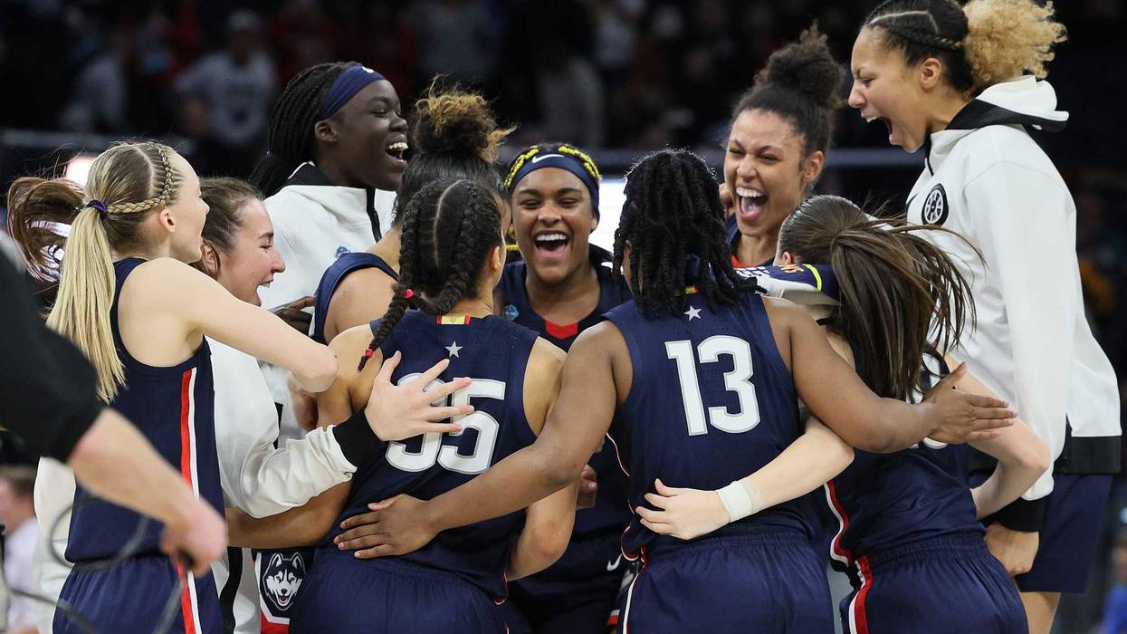 The UConn Huskies celebrate after defeating the Stanford Cardinal 63-58 in the 2022 NCAA Women's Final Four in Minneapolis, 4/1/22