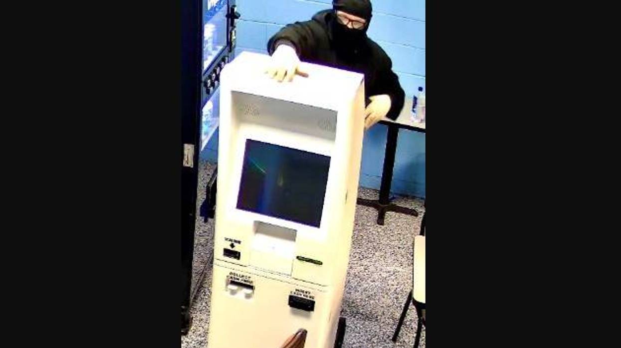 Troopers seek suspects in gambling machine theft attempt