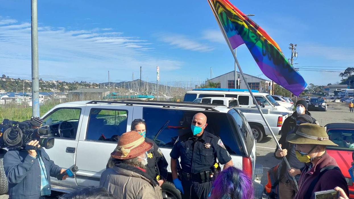 Thirty or so homeless jousted with Sausalito Police on Monday as officers tried to coax them into leaving their waterfront encampment.