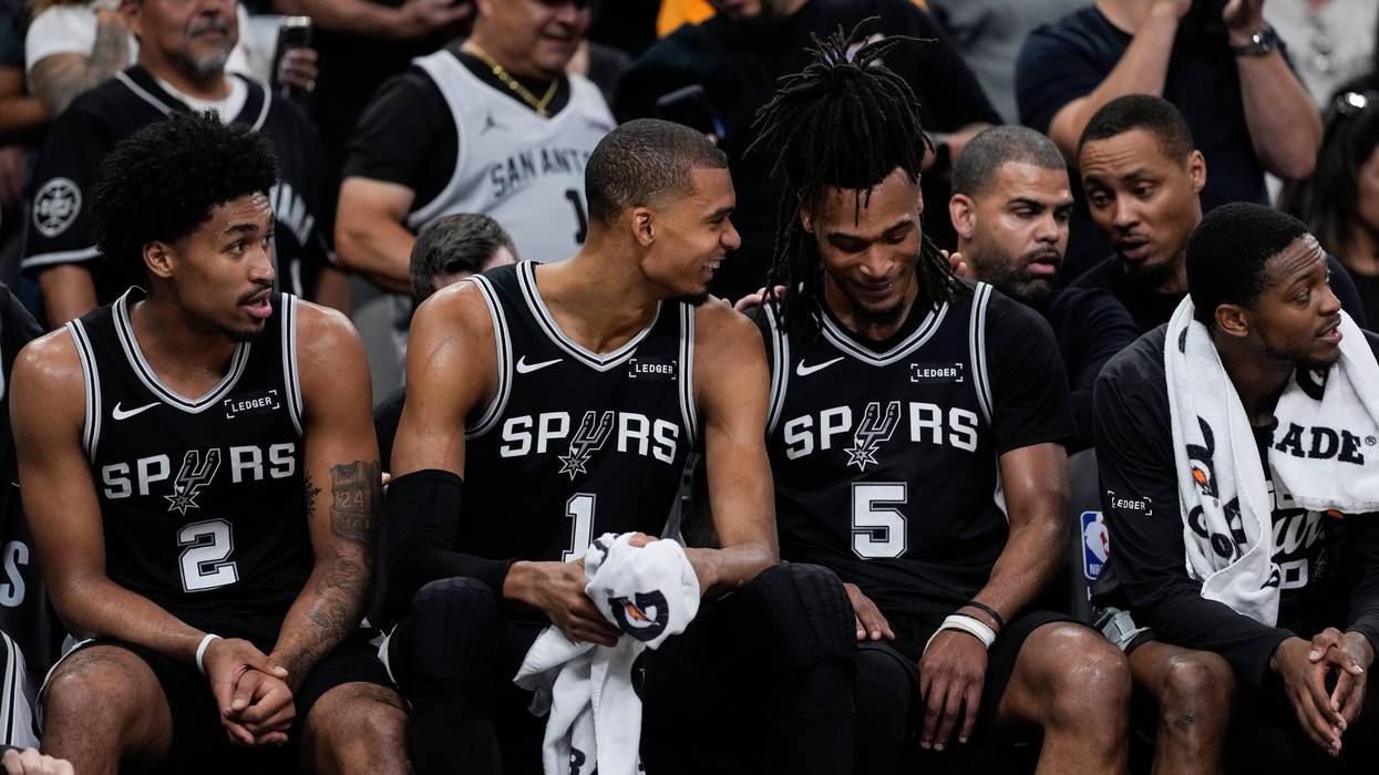Thunder Spurs Basketball 752