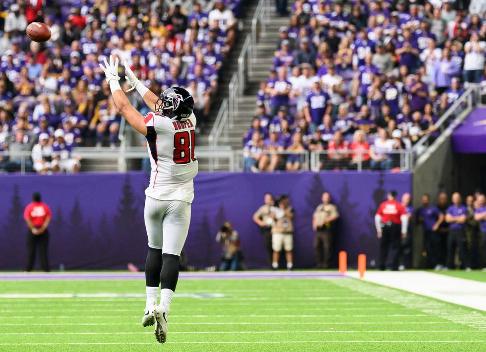 Tight end Austin Hooper skies for an impressive catch