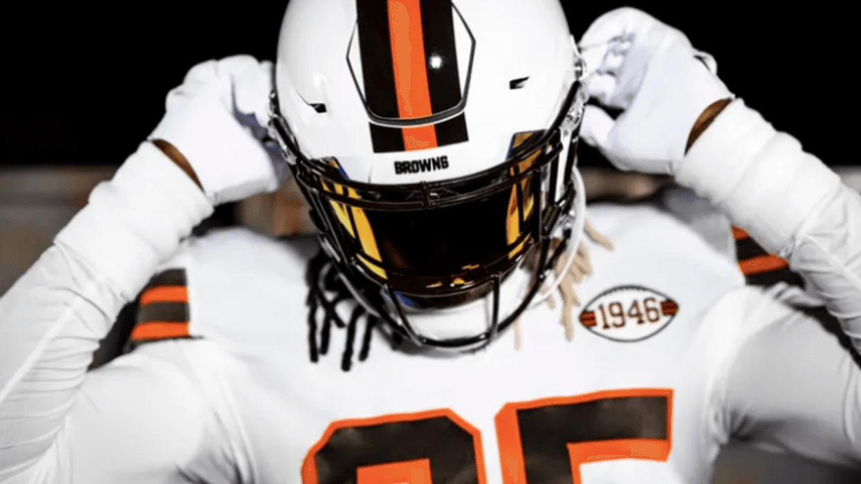 Tight end David Njoku poses for the 2023 White Helmet Reveal Photoshoot at CrossCountry Mortgage Campus on June 8, 2023.