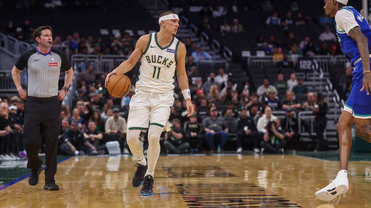 Timberwolves Bucks Basketball 4