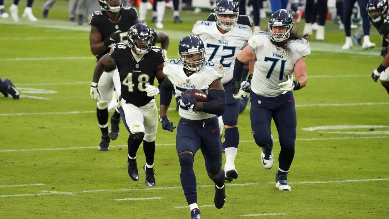 Titans RB Derrick Henry gallops into the endzone for the game-winning score against the Ravens in Week 11