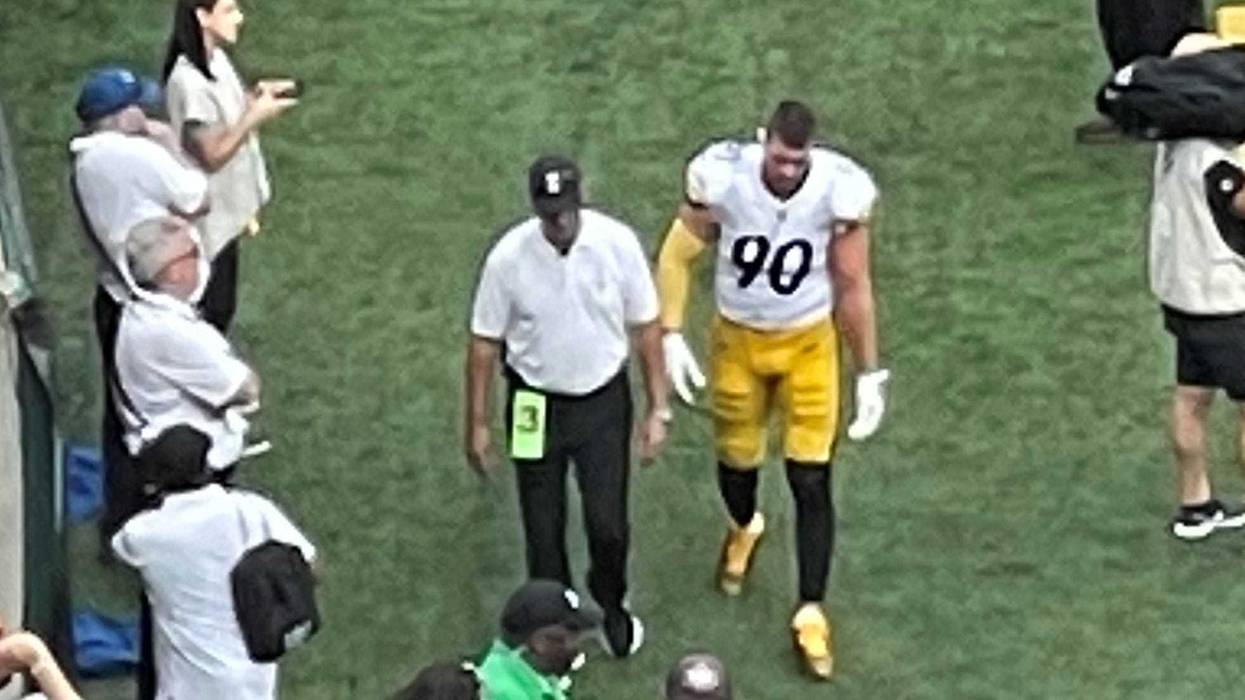 TJ Watt leaving the field in Cincinnati