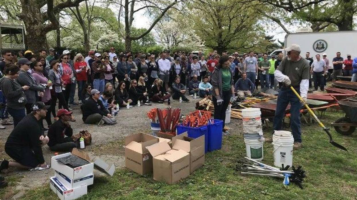 To celebrate Earth Day, Entercom partnered with Fairmount Park Conservancy to help spruce up the Lemon Hill Project near boathouse row.
