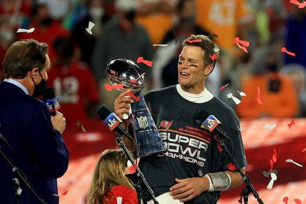 Tom Brady hoists the Lombardi Trophy