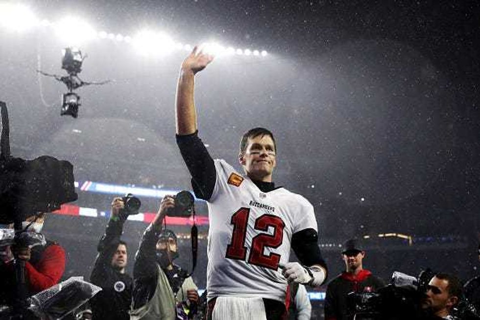 Tom Brady waves to the Patriots fans
