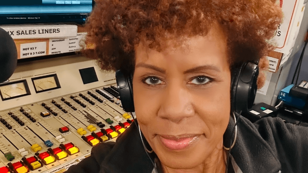 Toni Braxton Breathe Again 1st #LateNightLove with Linda Reynolds