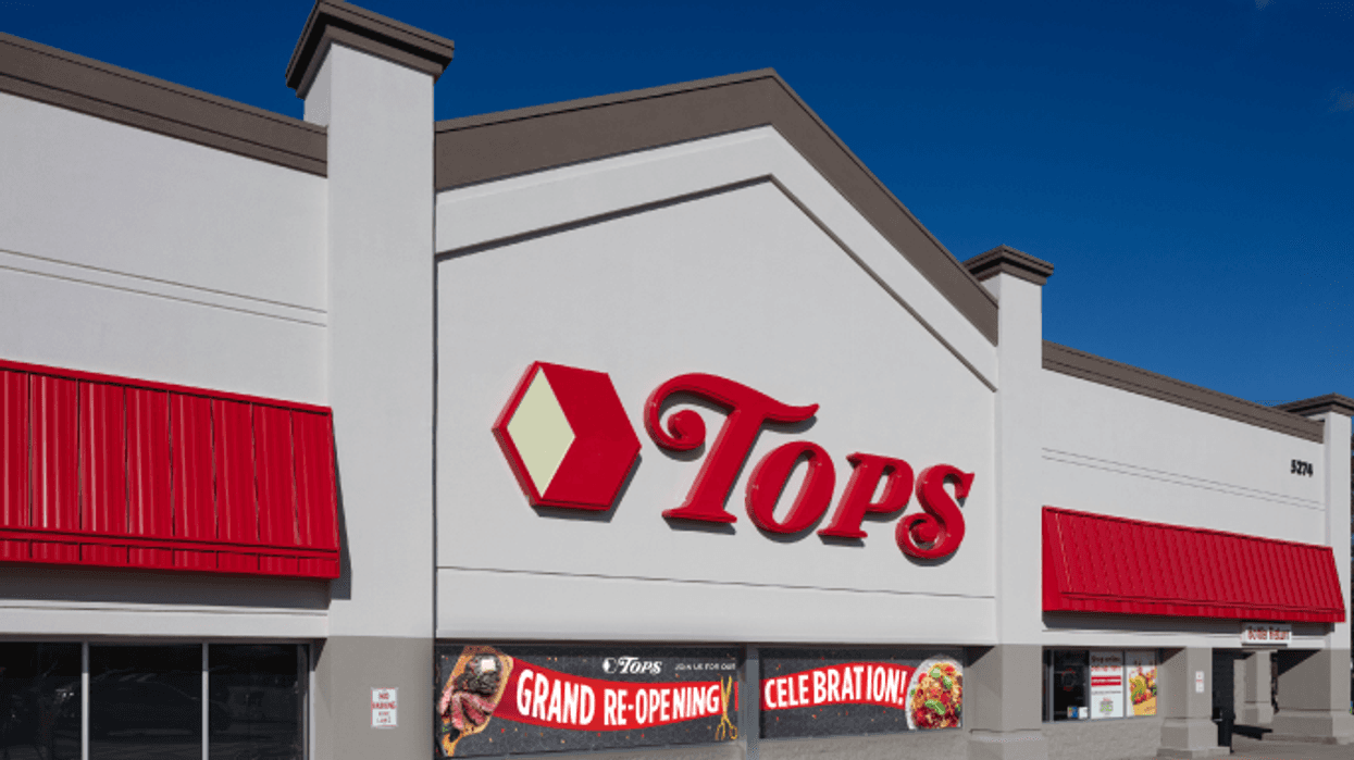 Tops hold grand re-opening of Williamsville store