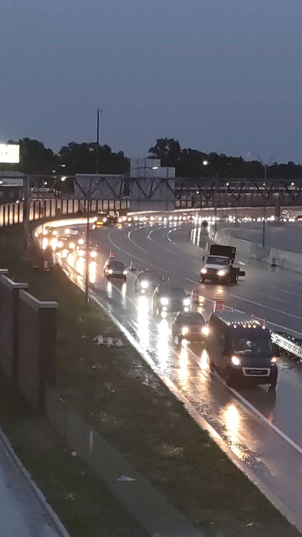 Traffic exiting I-75 at John R