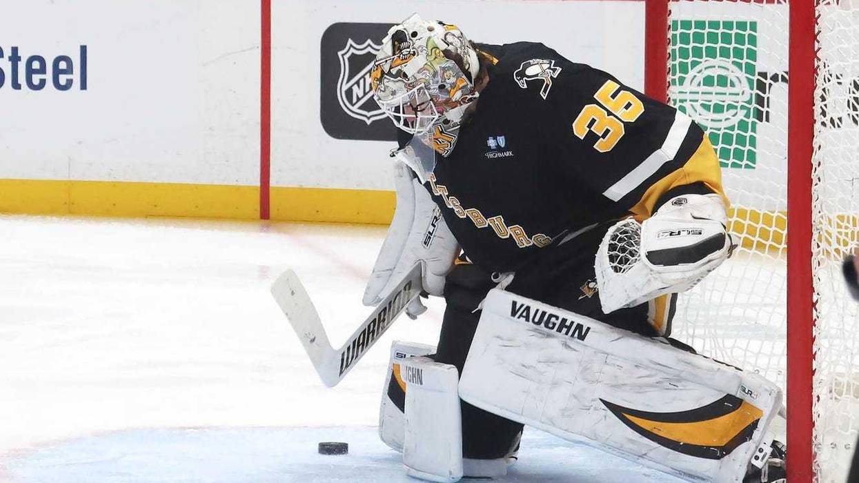 Tristan Jarry in net