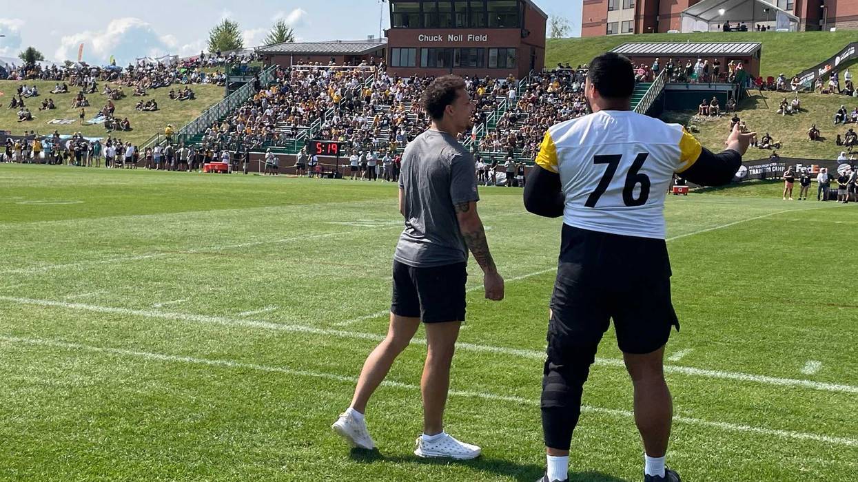 Troy Fautanu and Roman Wilson watching practice in Latrobe