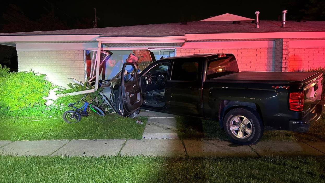 Truck that crashed into Pontiac apartment