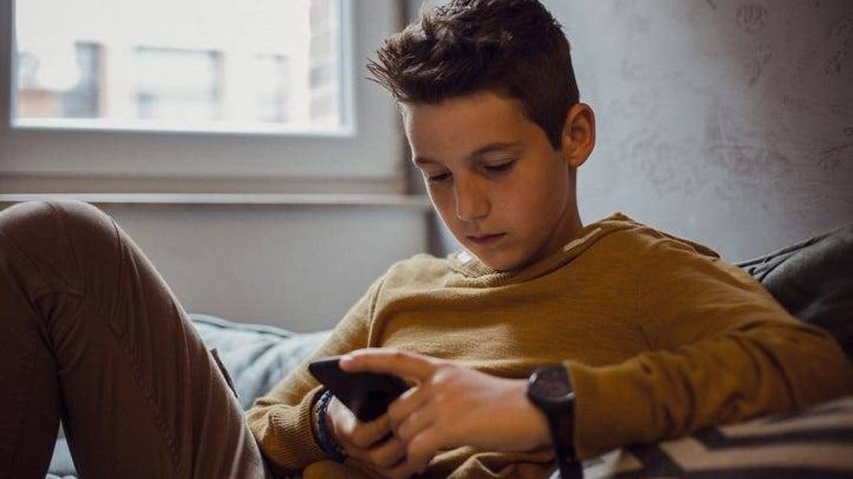tween using cell phone