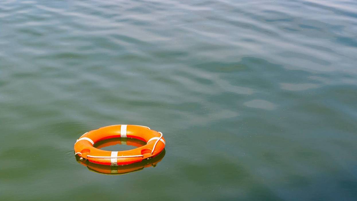 Two overboard at Lake Ray Hubbard; one dies, the other is in the hospital